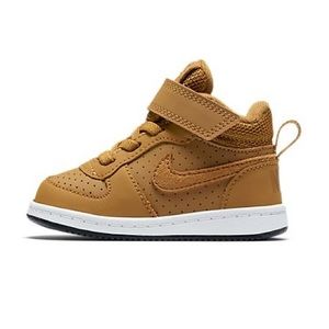 EUC Nike Unisex Court Borough Sneaker Brown Size 4